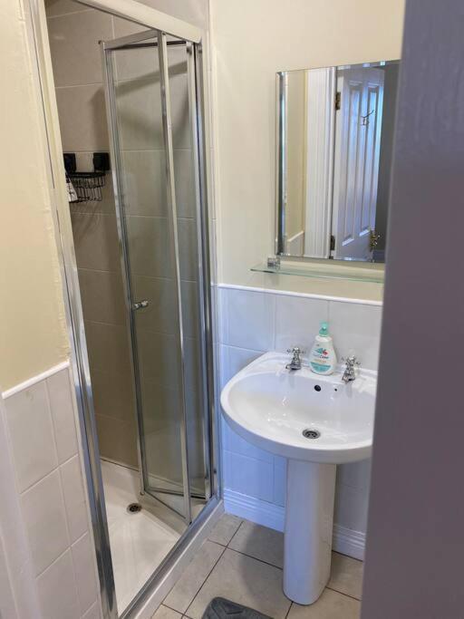 2 Bed Cosy Apartment In Heart Of Mullingar. מראה חיצוני תמונה